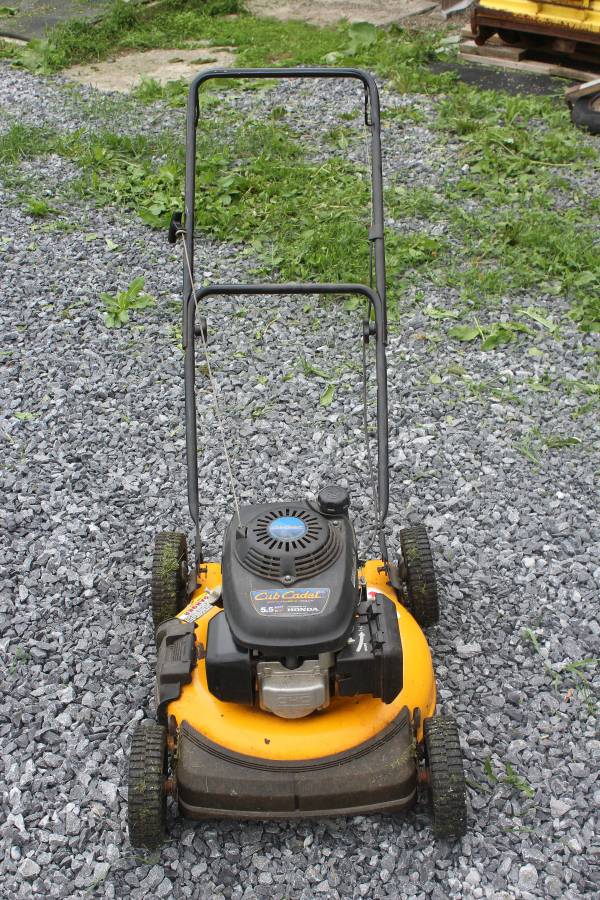 Cub Cadet Lawn Mower Model 11A-109Q710