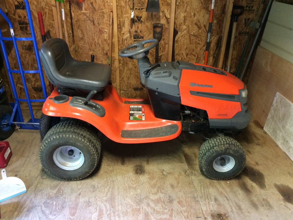 Husqvarna LTH1538 Lawn Tractor