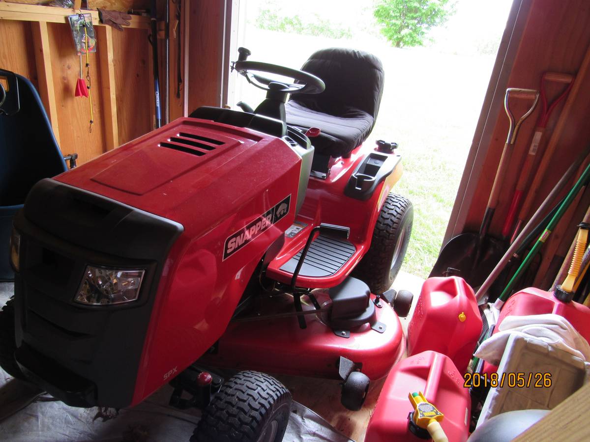 Snapper SPX 2352 Tractor Lawn Mower. Model 2691022-01
